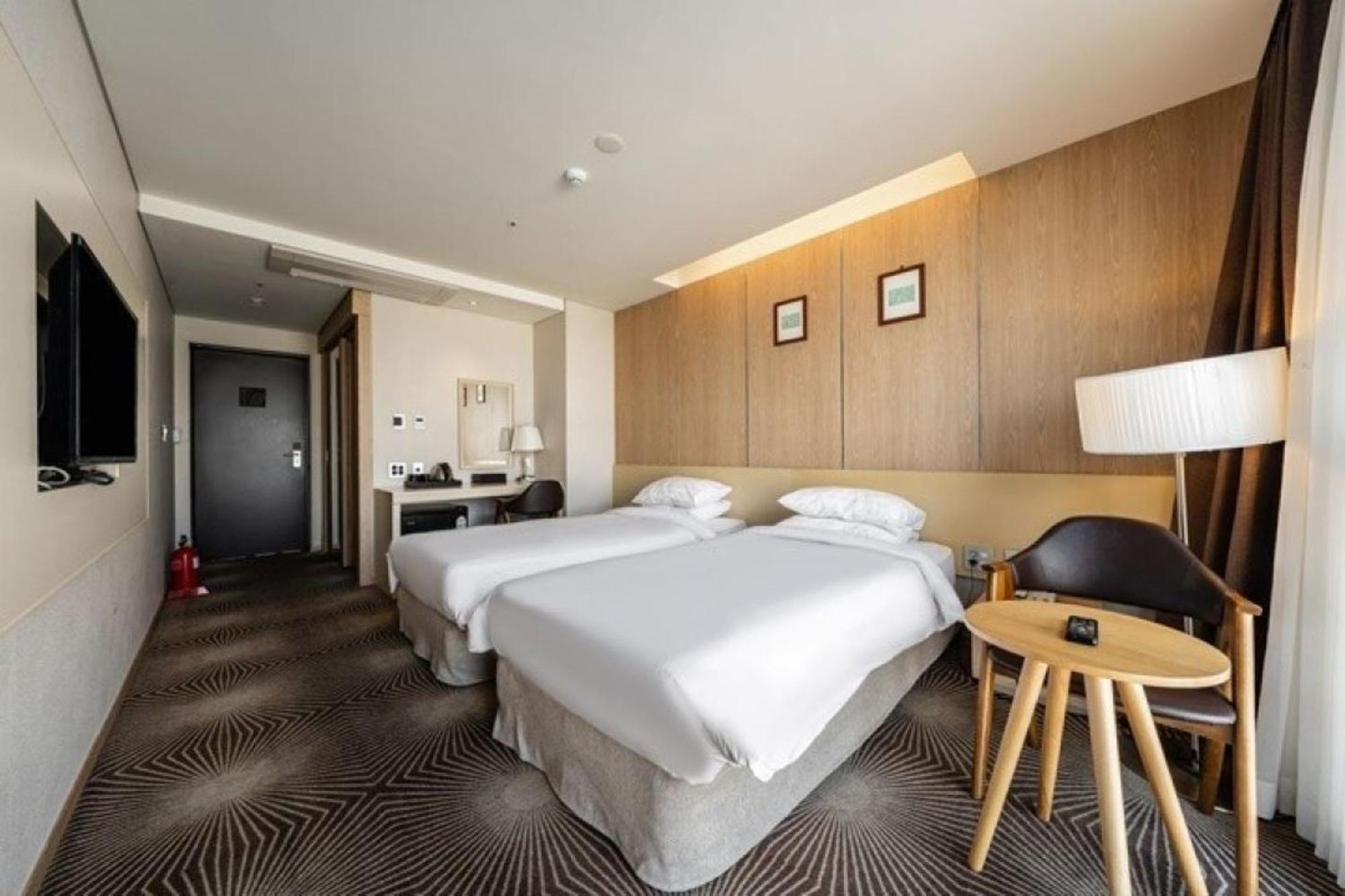 Golden Daisy Hotel Seogwipo Dış mekan fotoğraf
