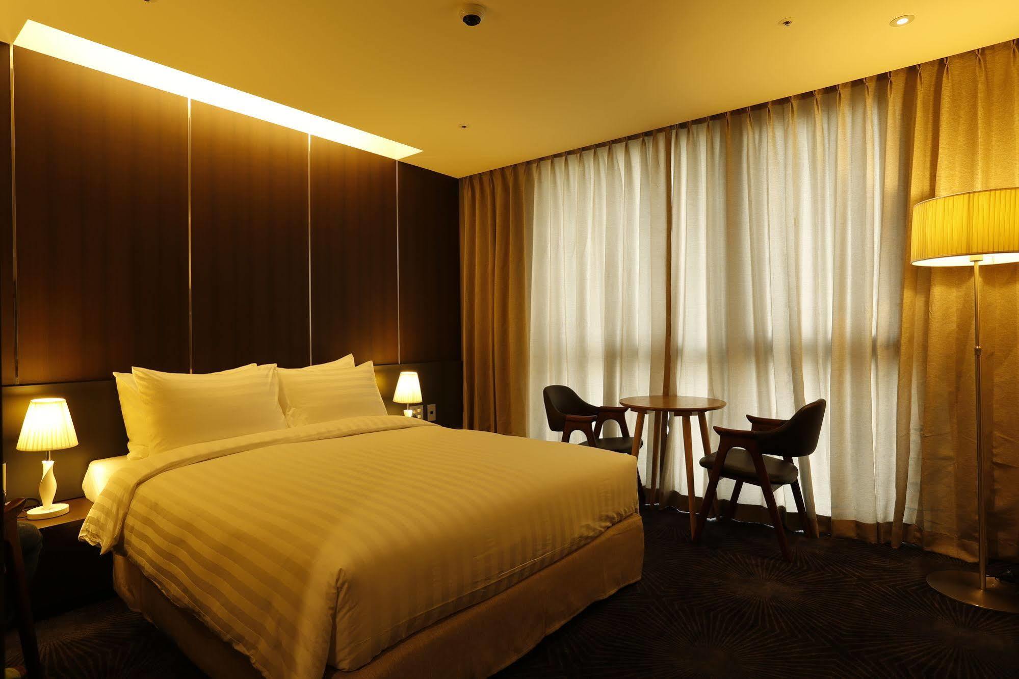 Golden Daisy Hotel Seogwipo Dış mekan fotoğraf