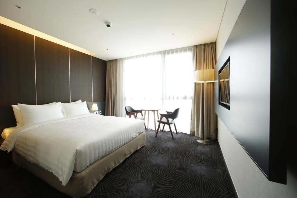 Golden Daisy Hotel Seogwipo Dış mekan fotoğraf
